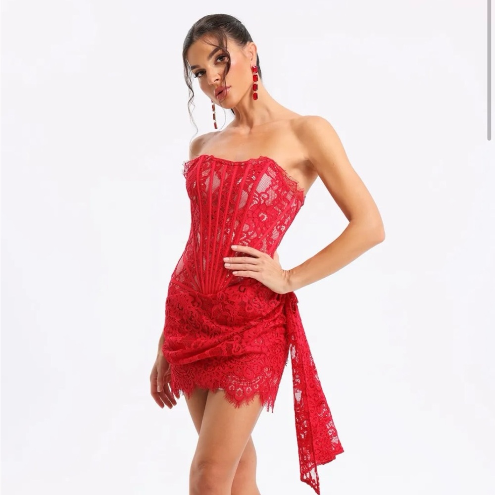 Elegant Red Lace Strapless Dress